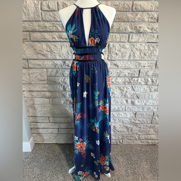 Express floral cutout maxi dress - Picture 2 of 6